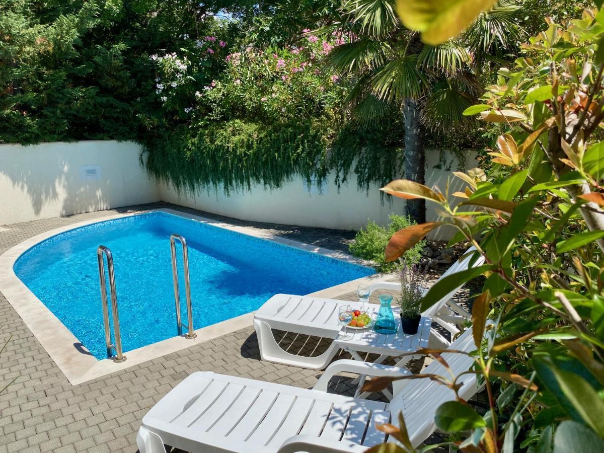 Private Pool And Mediterranean Garden Apt Mia Šilo Eksteriør billede